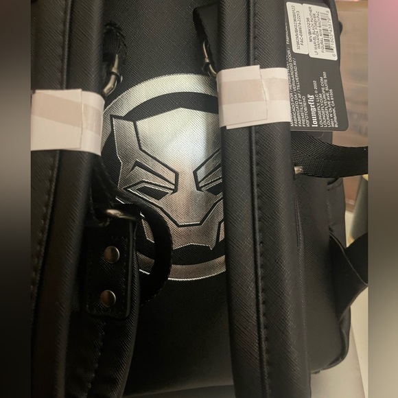 Loungfly Wakanda Forever backpack - Picture 4 of 6